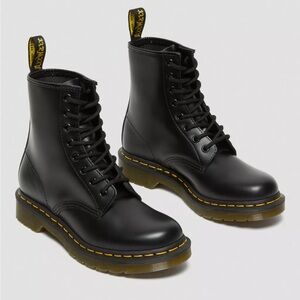 Dr. Martens 1460 WOMEN'S SMOOTH LEATHER LACE UP BOOTS, Black, Smooth Leather US9